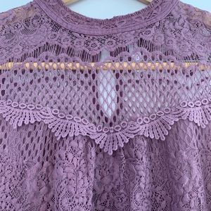 Sleeveless crochet lace blouse